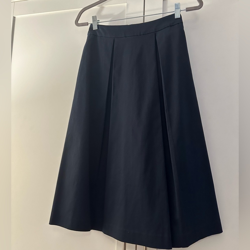 Stefanel brandnew skirt size 0 (eur 32) perfect with loafers color navy -